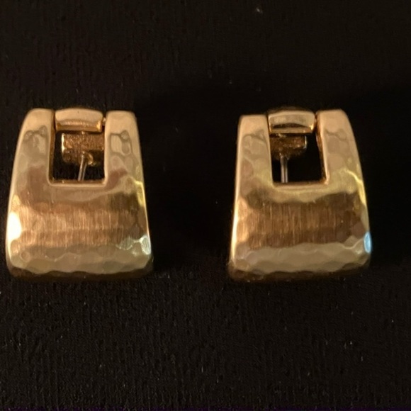 These designer earrings are new in the box - Picture 4 of 4